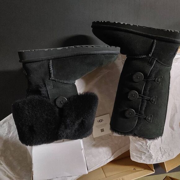 New Ugg Bailey Button Triplet II Black Suede Shearling Boots 6 - Picture 6 of 8